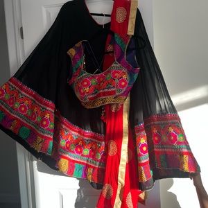 Omg love this beautiful lengha / choli / navratri in good condition/multicolored